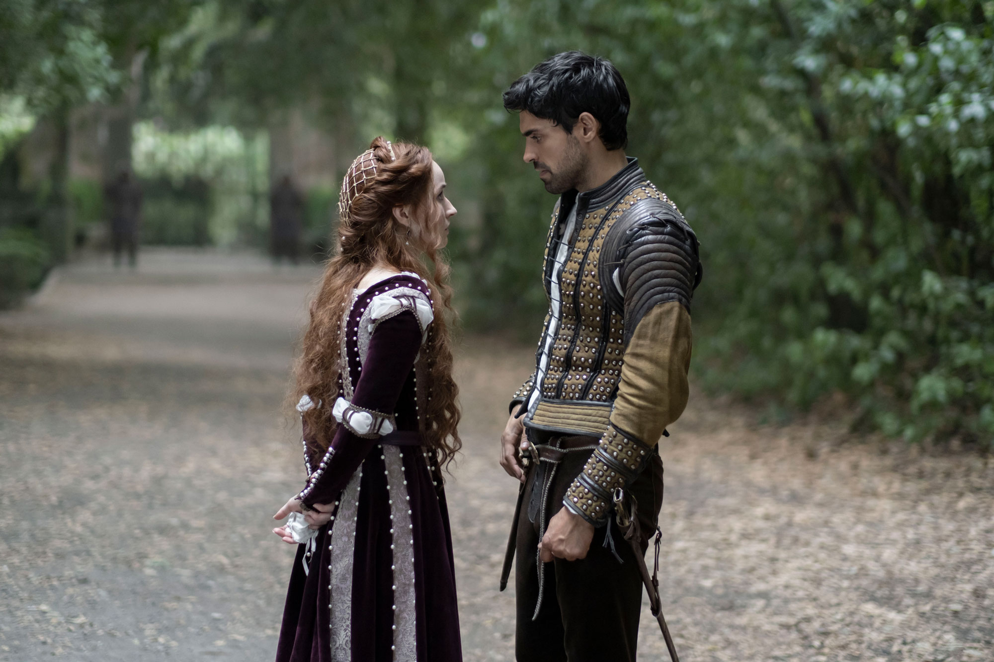 (L-R): Kaitlyn Dever as Rosaline and Sean Teale as Dario in 20th Century Studios' ROSALINE, exclusively on Hulu. Photo by Moris Puccio. © 2022 20th Century Studios. All Rights Reserved.